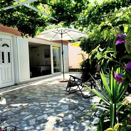 Villa Grande Vista - Lovely Apartment With Spacious Lush Mediterranean Patio And Sea View Trogir Exterior photo