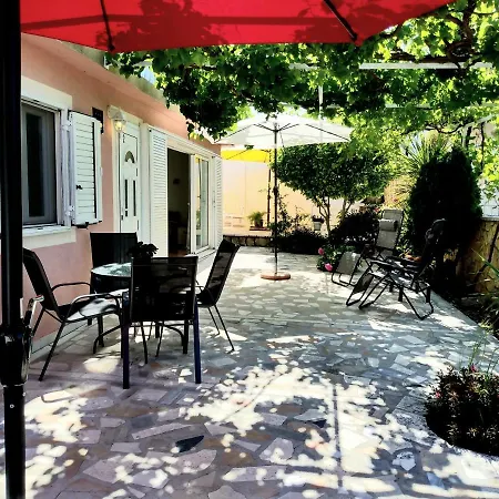 Villa Grande Vista - Lovely Apartment With Spacious Lush Mediterranean Patio And Sea View Trogir Exterior photo