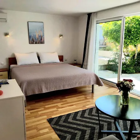 Villa Grande Vista - Lovely Apartment With Spacious Lush Mediterranean Patio And Sea View Trogir Exterior photo