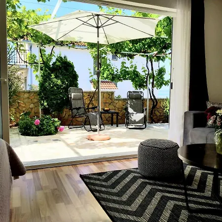 Villa Grande Vista - Lovely Apartment With Spacious Lush Mediterranean Patio And Sea View Trogir Exterior photo