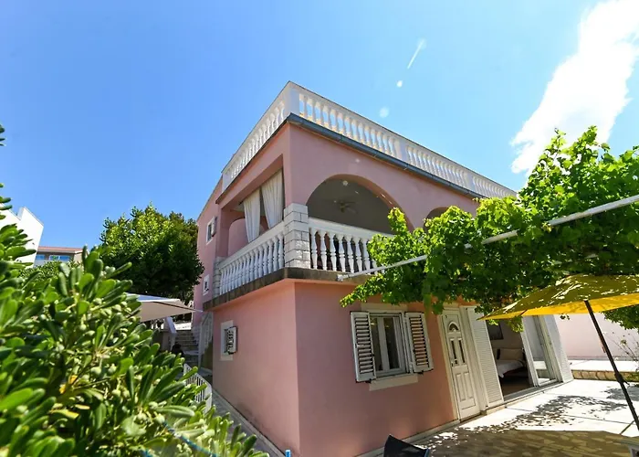 Villa Grande Vista - Lovely Apartment With Spacious Lush Mediterranean Patio And Sea View