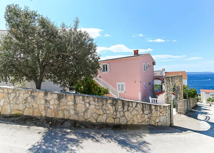 Villa Grande Vista - Lovely Apartment With Spacious Lush Mediterranean Patio And Sea View