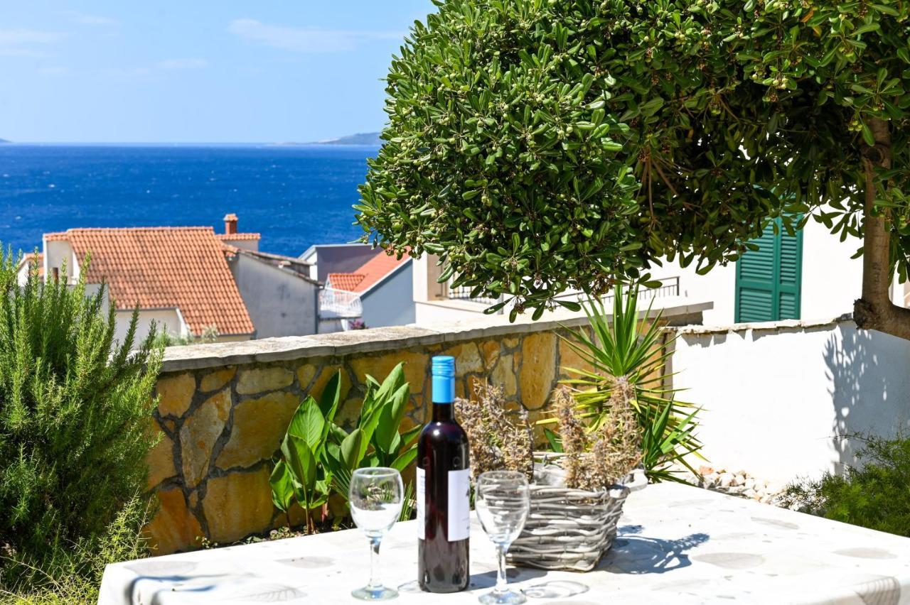 Grande Vista - Lovely With Spacious Lush Mediterranean Patio And Sea View *