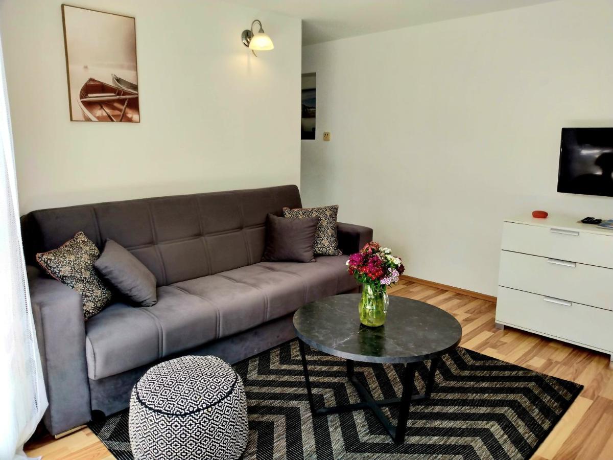 Apartma Grande Vista - Lovely With Spacious Lush Mediterranean Patio And Sea View Trogir