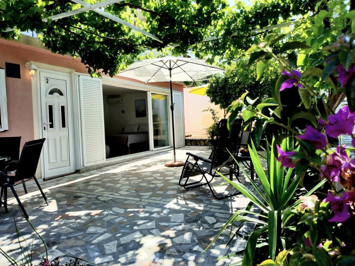 Apartma Grande Vista - Lovely With Spacious Lush Mediterranean Patio And Sea View Trogir