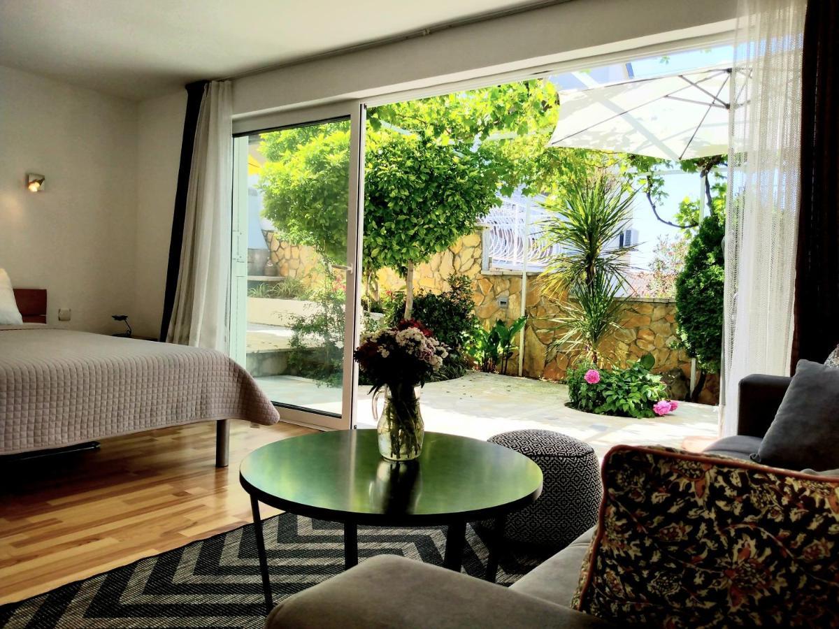 Grande Vista - Lovely With Spacious Lush Mediterranean Patio And Sea View Apartment Trogir