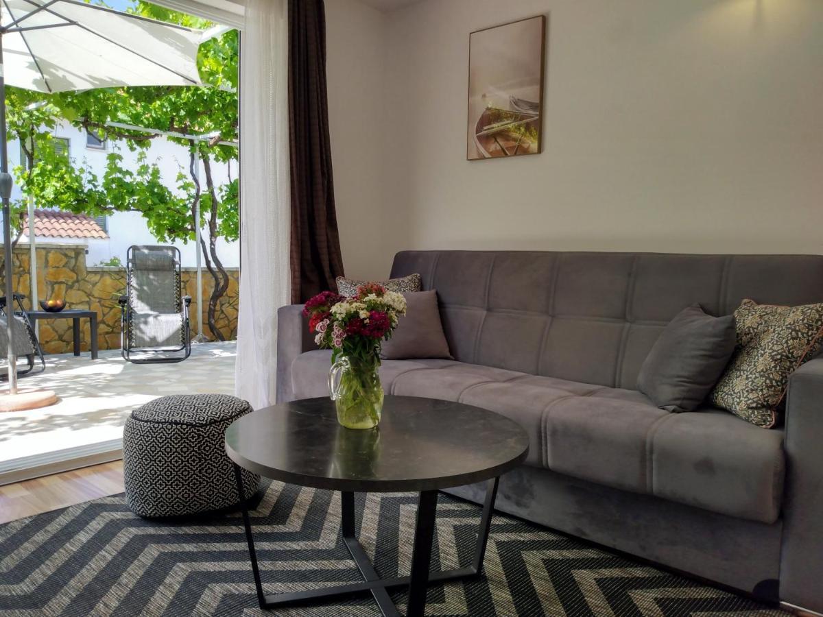 Grande Vista - Lovely With Spacious Lush Mediterranean Patio And Sea View Apartment *
