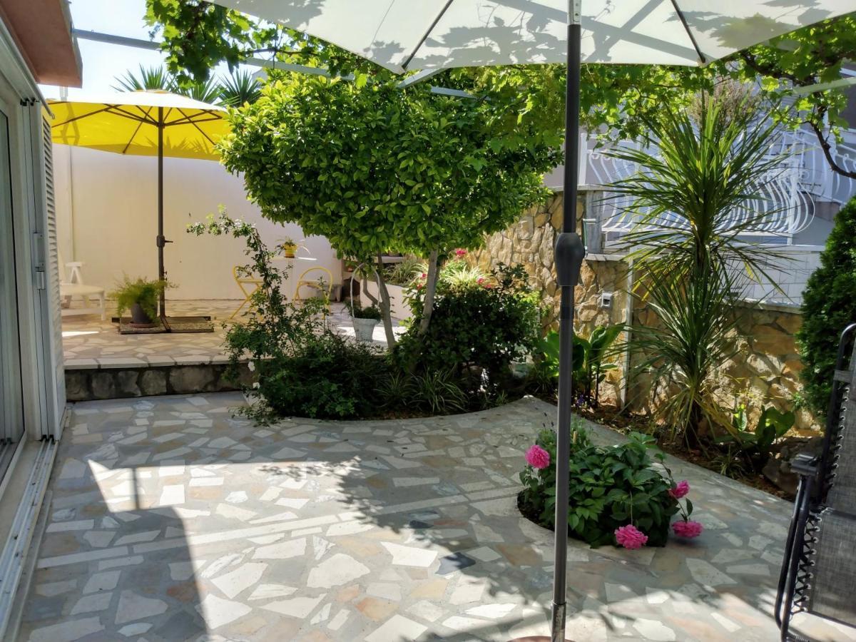 Grande Vista - Lovely With Spacious Lush Mediterranean Patio And Sea View Trogir