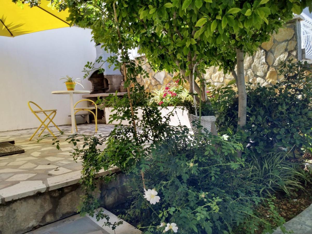 Grande Vista - Lovely With Spacious Lush Mediterranean Patio And Sea View Apartma