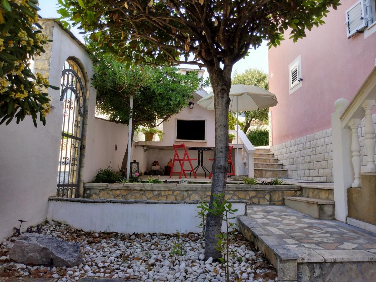 Grande Vista - Lovely With Spacious Lush Mediterranean Patio And Sea View Trogir