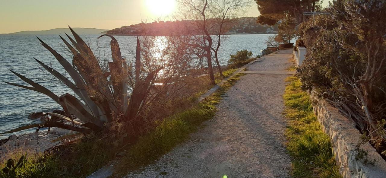Grande Vista - Lovely With Spacious Lush Mediterranean Patio And Sea View Apartment Trogir