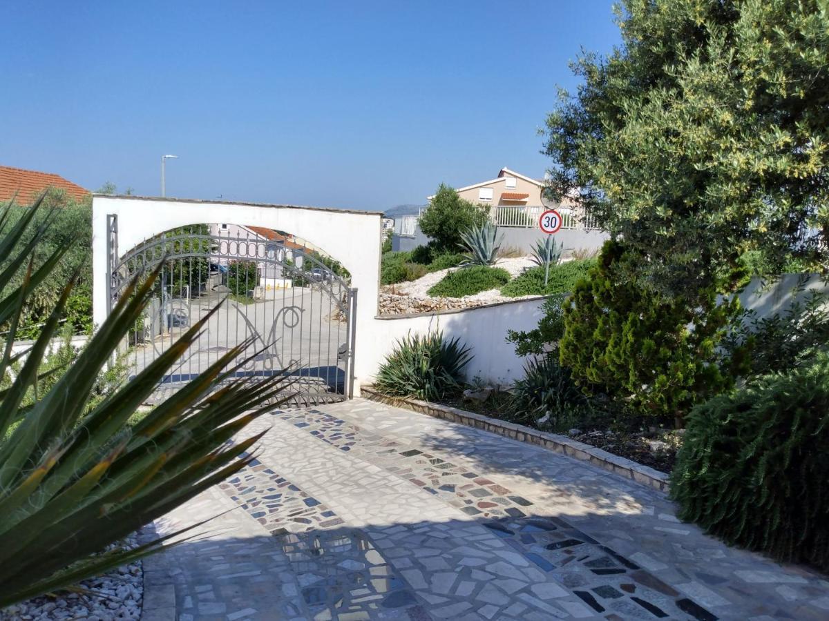 Grande Vista - Lovely With Spacious Lush Mediterranean Patio And Sea View Apartma *